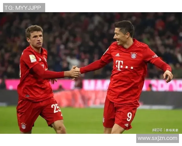 莱万在欧冠赛场表现惊艳10场打入12球领跑射手榜稳获金靴